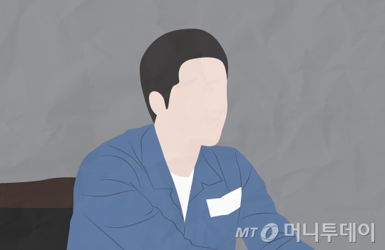 평소 사이가 좋지 않던 아버지를 흉기로 살해한 뒤 도주했다가 검거된 30대 아들이 중형을 선고받았다./삽화=이지혜 디자인기자