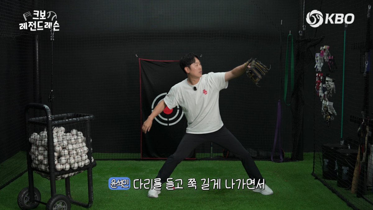 ‘크보 레전드 레슨 [크레레]’ 투수 편 썸네일 이미지. /사진=KBO 제공