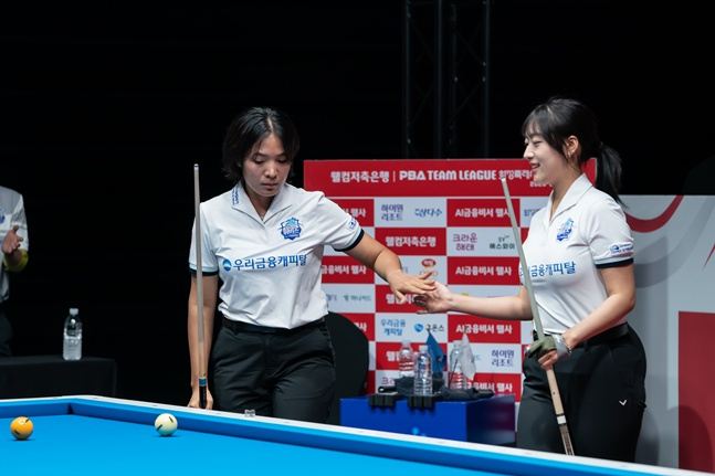 우리금융캐피탈 스롱 피아비(왼쪽)와 장가연. /사진=PBA 투어 제공