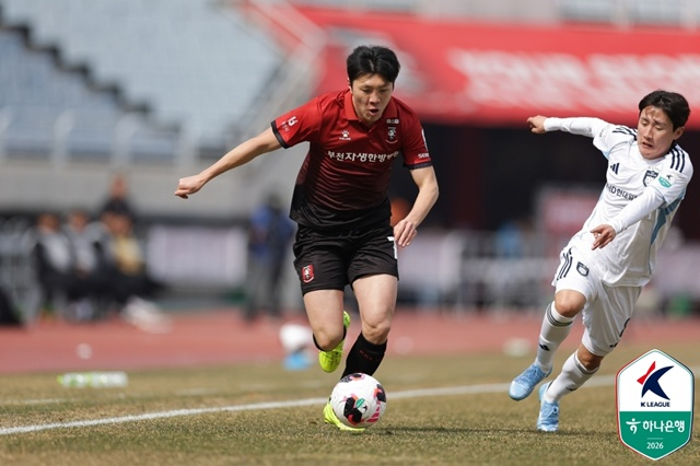 신재원(왼쪽). /사진=한국프로축구연맹 제공