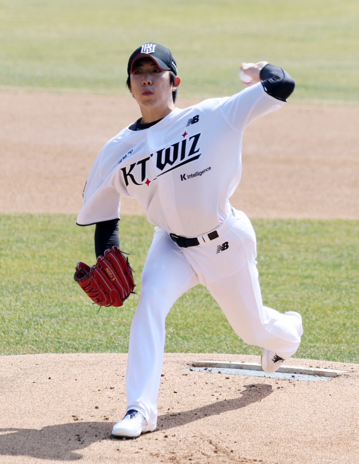 KT 좌완투수 오원석이 3월 17일 KT위즈파크에서 열린 2026 프로야구 시범경기 KT위즈와 LG트윈스 경기에서 역트하고 있다. 2026.03.17. /사진=강영조 cameratalks@