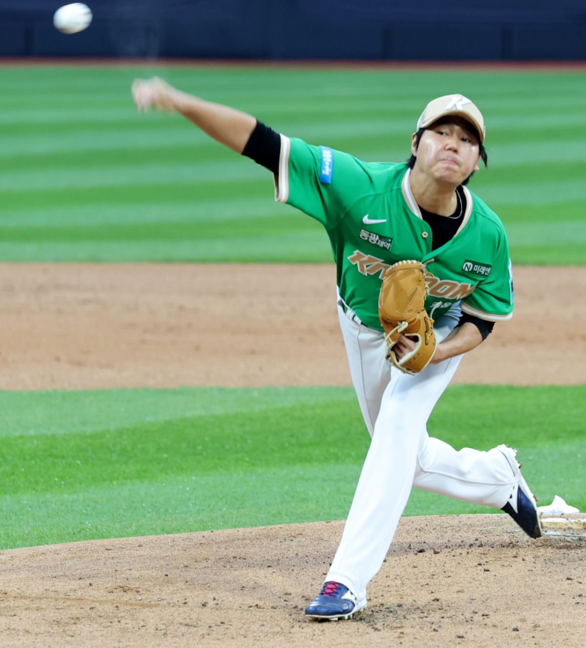 키움 우완투수 하영민이 9일 수원KT위즈파크에서 열리는 2026KBO리그 전반기 마지막 3연전 키움히어로즈와 KT위즈 경기에서 선발로 나와 역투하고 있다.. 2026.07.09. /사진=강영조 cameratalks@