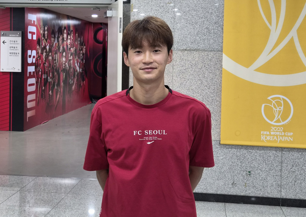 김진수가 지난 15일 서울월드컵경기장에서 열린 FC서울 대 대전 하나시티즌의 '하나은행 K리그 2026' 23라운드 승리 후 믹스트존에서 포즈를 취하고 있다. /사진=한국프로축구연맹 제공/사진=박재호 기자