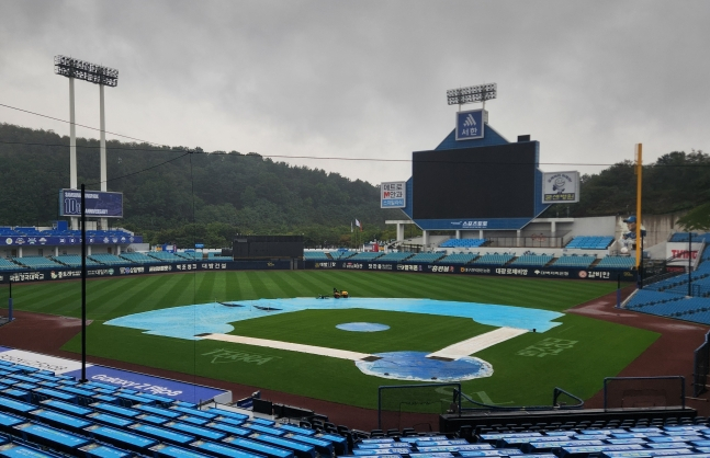 16일 비내리는 대구 삼성라이온즈파크 전경. /사진=안호근 기자
