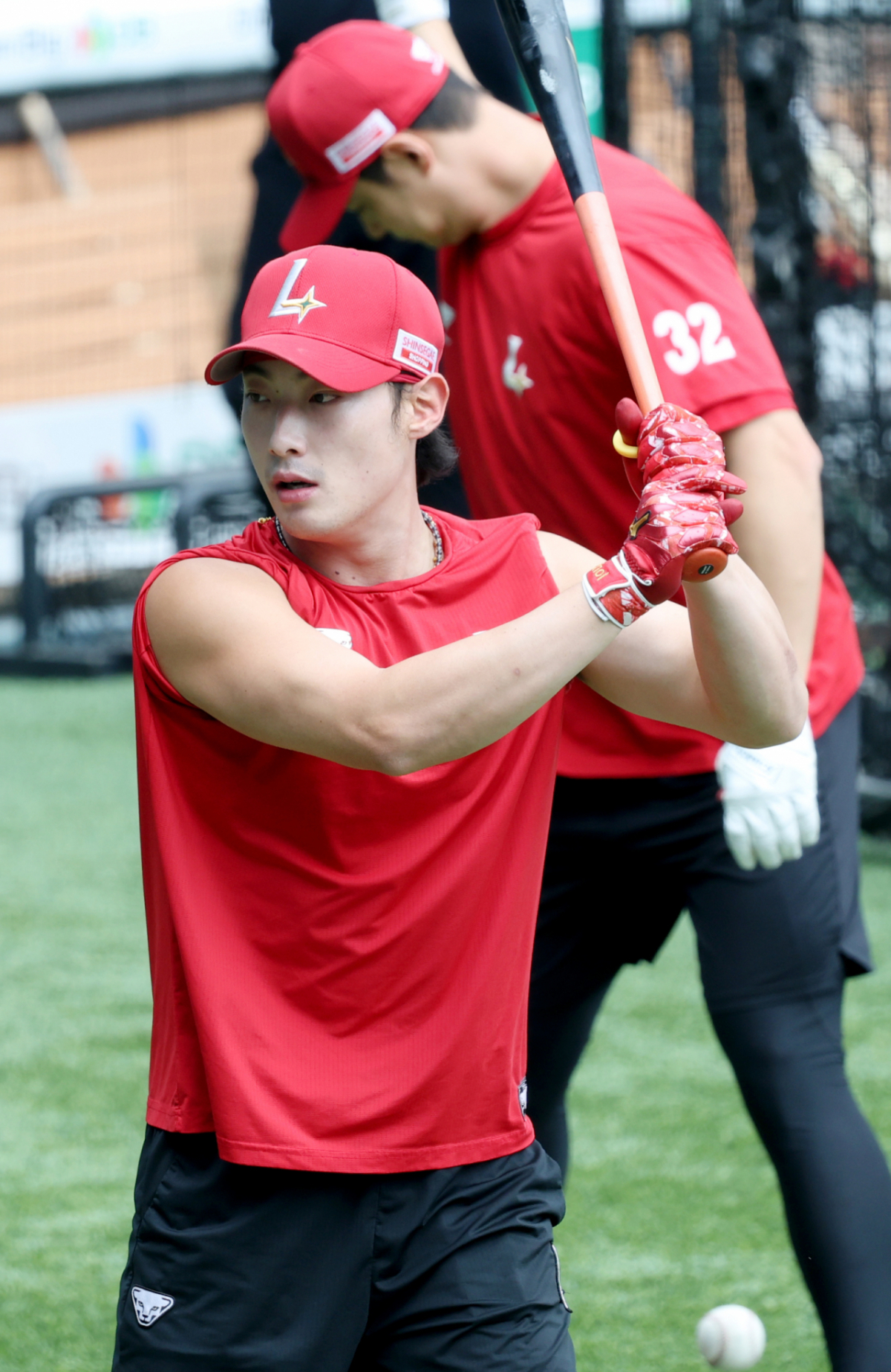 2026 신한 SOL KBO리그 두산 베어스 대 SSG 랜더스 경기가 8일 서울 잠실야구장에서 열렸다. SSG 최지훈이 타격 훈련을 하고 있다. /사진=김진경 kim.jinkyung@