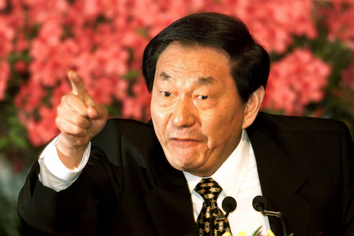 주룽지(朱鏞基) 전 중국 국무원 총리가 2000년 3월15일 베이징에서 기자회견을 주재하며 발언하는 모습./AP=뉴시스