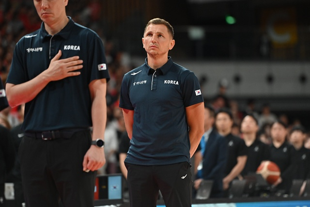 니콜라스 마줄스(오른쪽) 한국 남자농구 대표팀 감독. /사진=Japan Basketball Association 제공