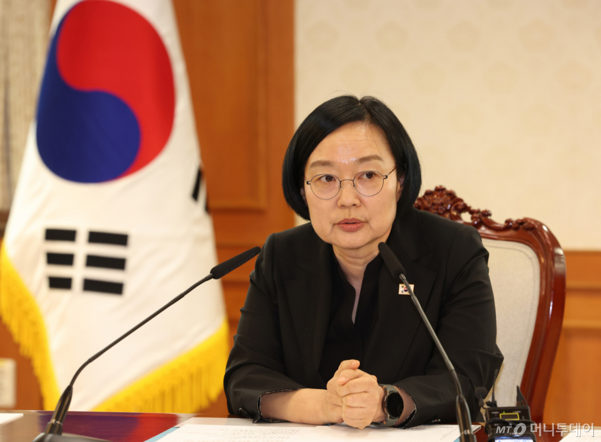 한성숙 국무총리가 14일 오후 서울 종로구 정부서울청사에서 회의를 주재하고 있다. /사진=뉴시스