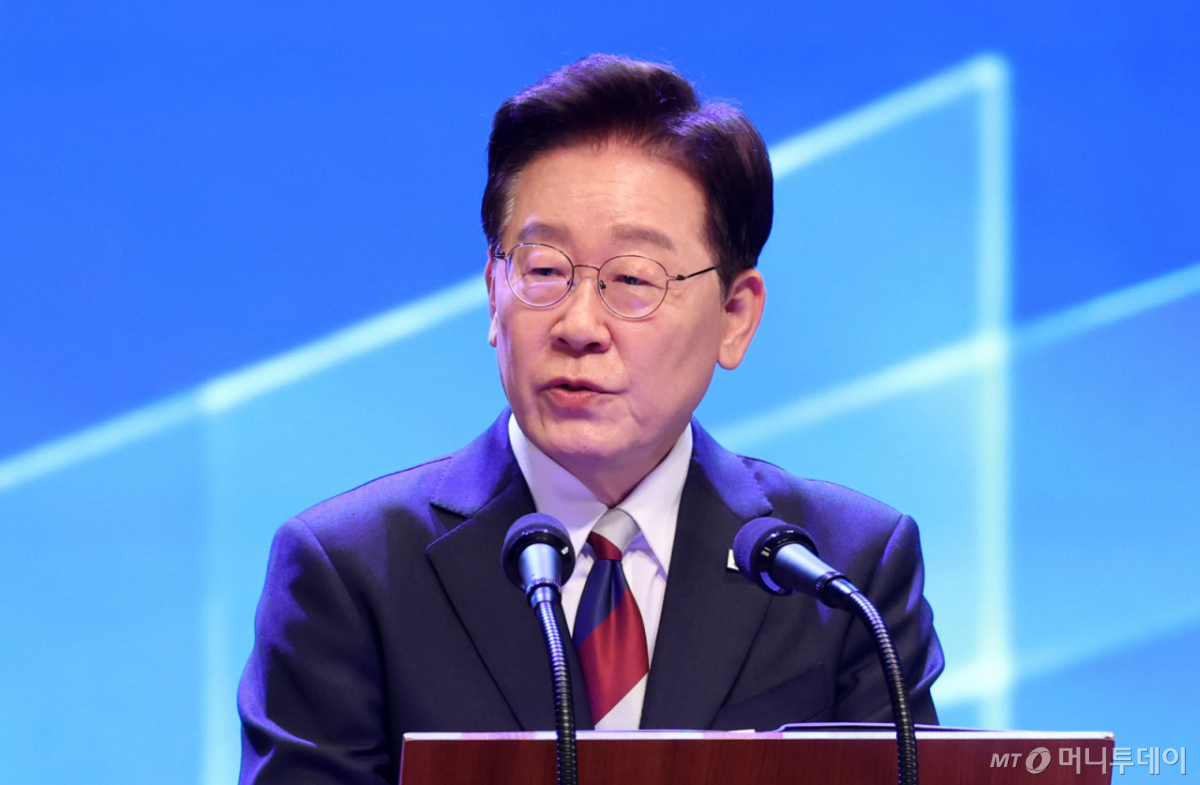 (서울=뉴스1) 이재명 기자 = 이재명 대통령이 15일 서울 종로구 세종문화회관에서 열린 제81주년 광복절 경축식에서 경축사를 하고 있다. 2026.8.15/뉴스1 Copyright © 뉴스1. All rights reserved. 무단 전재 및 재배포, AI학습 이용 금지. /사진=(서울=뉴스1) 이재명 기자