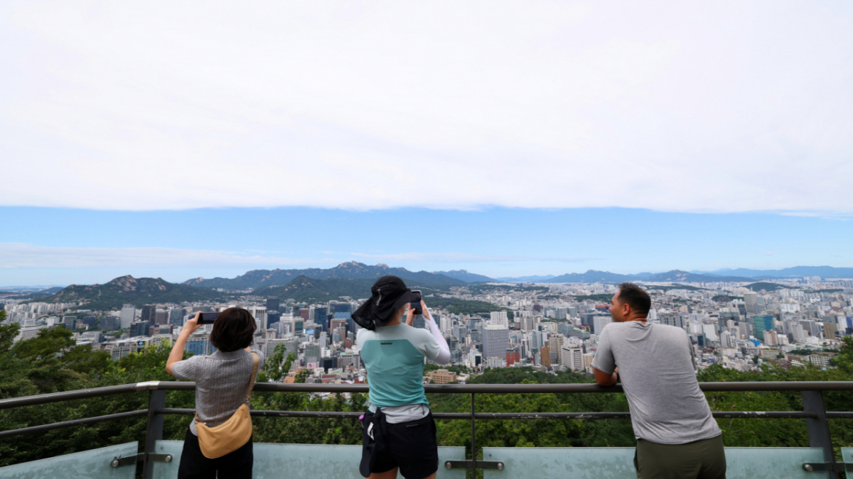화요일인 18일 전국이 흐린 가운데 낮 최고기온은 33도까지 오르겠다. /사진=뉴스1