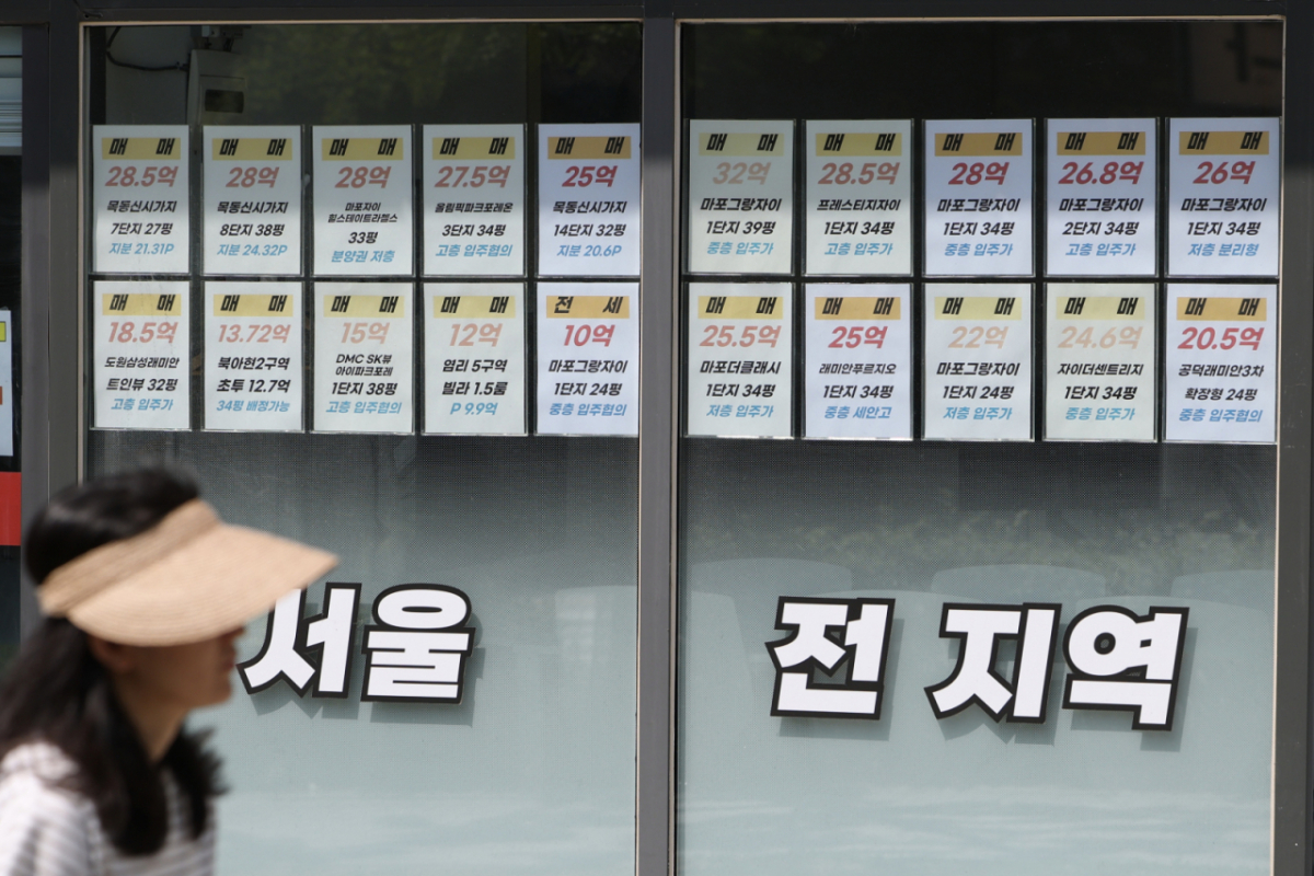 서울시내 한 공인중개사무소에 게시된 매물 안내문. /사진=뉴시스