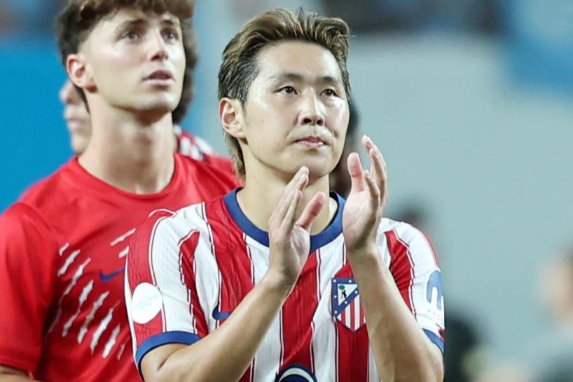 스페인 프로축구 프리메라리가 아틀레티코 마드리드(AT 마드리드)에 새롭게 합류한 이강인이 공식 입단식에서 모든 대회 우승을 목표로 내세우며 새 시즌에 대한 강한 자신감을 드러냈다. 사진은 참고 이미지로 지난 9일 서울 마포구 서울월드컵경기장에서 열린 2026 쿠팡플레이시리즈 2차전 팀 맨체스터 시티 FC와 아틀레티코 마드리드의 경기가 끝난 뒤 팬들에게 인사하는 이강인의 모습. /사진=뉴시스