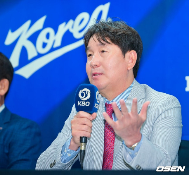 류지현 대표팀 감독이 지난 6월 아이치-나고야 아시안게임 야구대표팀 최종 명단 발표 기자회견에서 답변하고 있다. /사진-=OSEN
