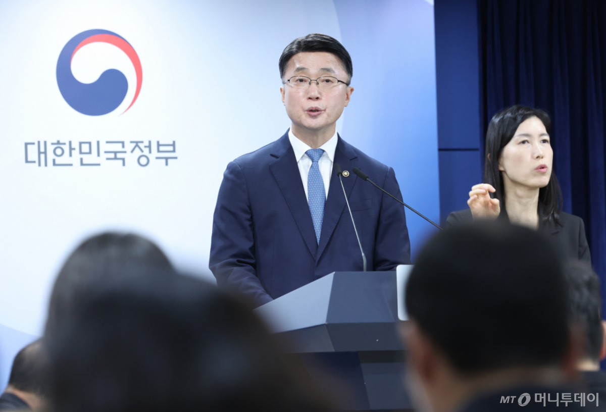 류제명 과학기술정보통신부 2차관이 18일 오전 서울 종로구 정부서울청사에서 독자 AI파운데이션 모델 프로젝트 2차 단계평가 결과 발표를 하고 있다. 2026.08.18. chocrystal@newsis.com/사진=뉴시스 /사진=조수정