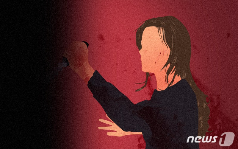 김씨와 두 자녀는 범행 닷새 전부터 금식해온 것으로 드러났다. 모두 김씨의 지시에 따른 것이었다. 김씨는 범행 이틀 전부터는 "물도 먹지 말라"며 물까지 끊게 했고, 밤새 남매에게 자신의 종교관을 설파했다. 김씨는 범행 전 남매에게 "나는 오늘 하늘나라로 간다. 신의 계시를 받았다"고도 했다. 아들은 처음엔 "엄마 정신 차리세요. 병원에 가야 하는 것 아니냐"고 만류했지만, 계속되는 김씨의 말에 점차 동조했고 결국 범행에까지 가담했다. /사진=뉴스1