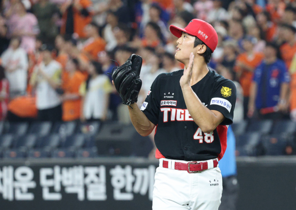 2026 신한 SOL KBO리그 한화 이글스 대 KIA 타이거즈 경기가 18일 대전한화생명볼파크에서 열렸다. KIA 이의리가 경기를 매조지한 후 박수를 치고 있다. /사진=김진경 kim.jinkyung@