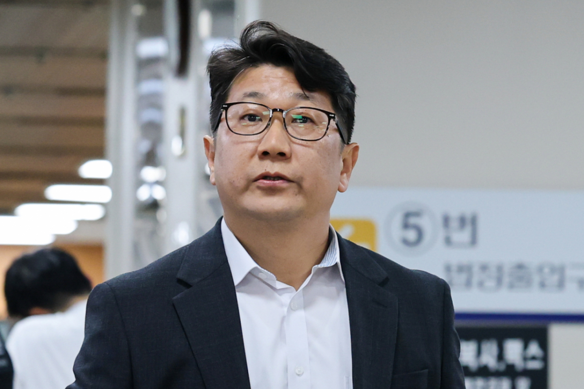 쿠팡 퇴직금 미지급 사건 수사에 외압이 있었다고 폭로했던 문지석 검사가 18일 오전 서울 서초구 중앙지방법원에서 열린 엄희준·김동희 검사 직권남용권리행사방해 혐의 관련 3차 공판에 출석하고 있다./사진=뉴스1