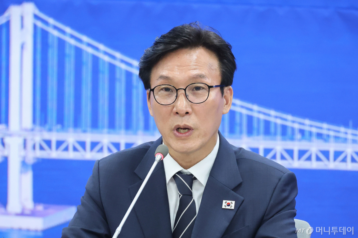 (부산=뉴스1) 신웅수 기자 = 김민석 더불어민주당 대표가 19일 부산 동구 민주당 부산시당에서 열린 현장 최고위원회의에서 발언하고 있다. 2026.8.19/뉴스1 Copyright © 뉴스1. All rights reserved. 무단 전재 및 재배포, AI학습 이용 금지. /사진=(부산=뉴스1) 신웅수 기자