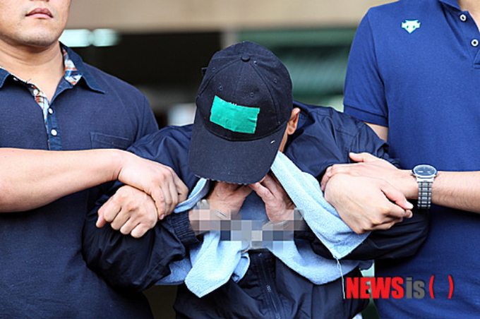 2012년 8월 21일 특수강간 등 전과 11범인 강남진이 출소 43일 만에 경기 수원시의 한 주점에서 성폭행을 시도하다 실패하고 달아나면서 흉기를 휘둘러 1명이 숨지고 4명이 다쳤다. /사진=뉴시스