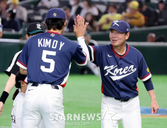 야구대표팀 류지현 감독이 3월 9일 도쿄돔에서 열린 2026 WBC 도쿄POOL 대한민국과 호주 경기에서 오프닝세리머니에 참가하고 있다. 026.03.08. /사진=강영조 cameratalks@