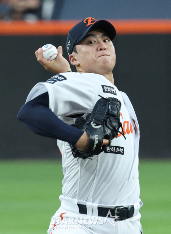 2026 신한 SOL KBO리그 한화 이글스 대 KIA 타이거즈 경기가 18일 대전한화생명볼파크에서 열렸다. 한화 선발 왕옌청이 역투하고 있다. /사진=김진경 kim.jinkyung@