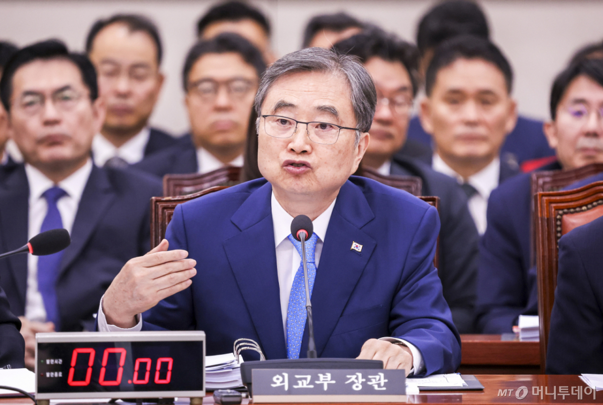 [서울=뉴시스] 정병혁 기자 = 조현 외교부 장관이 19일 서울 여의도 국회에서 열린 외교통일위원회 전체회의에서 질문에 답하고 있다. 2026.08.19. jhope@newsis.com /사진=정병혁