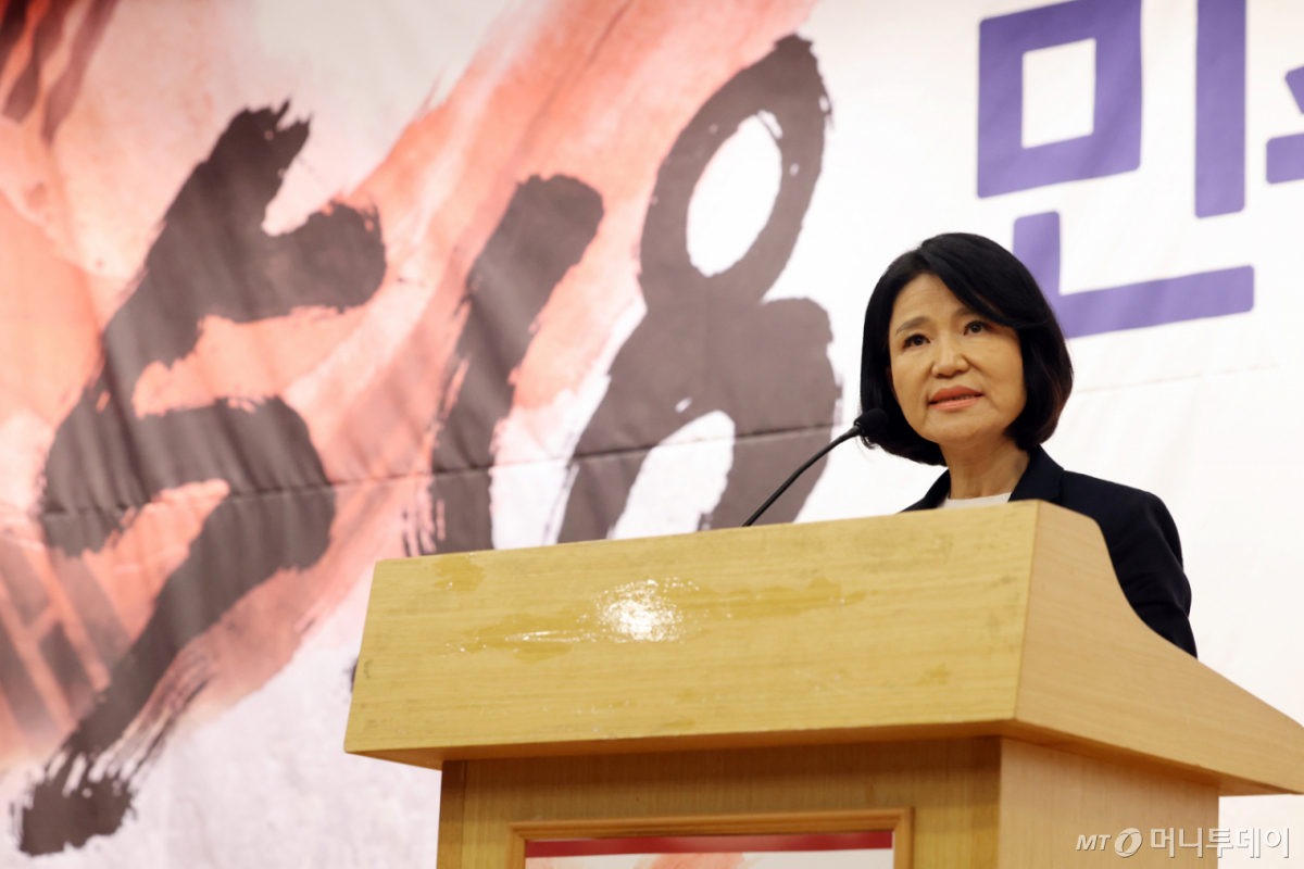 (서울=뉴스1) 황기선 기자 = 이진숙 국민의힘 의원이 13일 오후 서울 여의도 국회 도서관에서 열린 '5·18 민주화운동의 재조명 국회공개포럼'에서 환영사를 하고 있다. 2026.8.13/뉴스1 Copyright © 뉴스1. All rights reserved. 무단 전재 및 재배포, AI학습 이용 금지. /사진=(서울=뉴스1) 황기선 기자