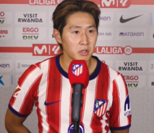 이강인이 아틀레티코 마드리드 공식 데뷔전에서 데뷔골을 터트린 뒤 라리가 공식 채널과 인터뷰에서 답하고 있다. /사진=아틀레티코 마드리드 공식 사회관계망서비스(SNS) 영상 갈무리