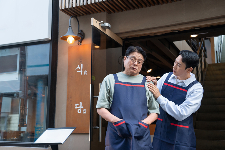 경기 침체가 장기화하면서 자영업자의 자살이 많이 늘어난 것으로 나타났다. 소상공인의 경제적 어려움뿐만 아니라 심리·정신건강 위기에 대한 사회적 지원이 필요하다는 지적이 나온다. 사진은 기사 내용과 무관한 참고 이미지. /사진=게티이미지뱅크