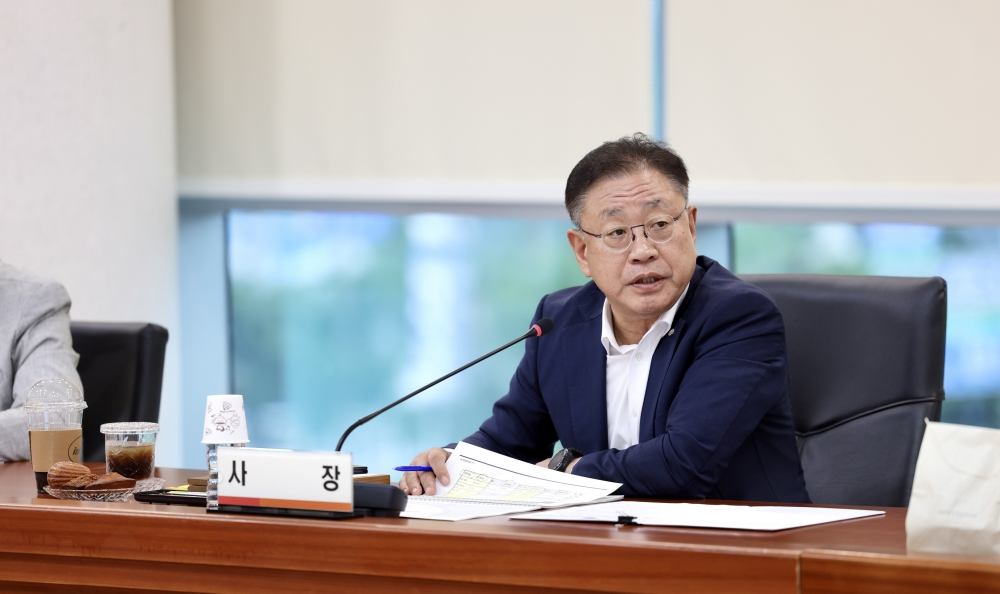 타운홀 미팅에서 토론회를 주도하고 있는 박상형 사장/사진제공=한전KDN