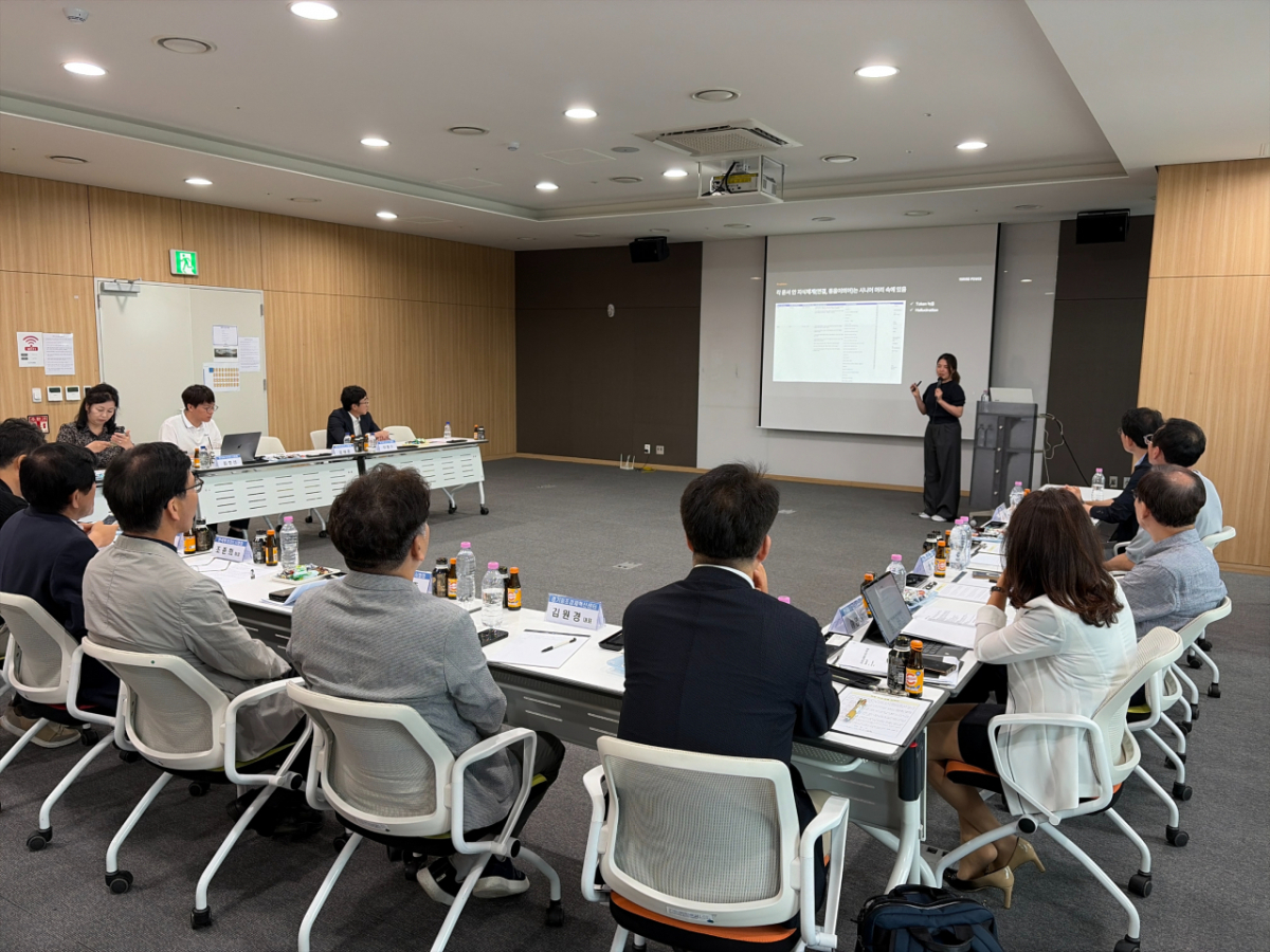 지난 13일 판교에서 열린 스타트업 기업 컨설팅./사진제공=경기혁신센터