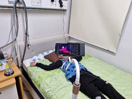 전남대학교병원에서 소아 수면 AI 분석 보조 대시보드의 시제품 유효성 평가를 진행하고 있다./사진제공=디닷케어