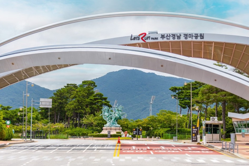 렛츠런파크 부산경남 정문./사진제공= 렛츠런파크 부산경남