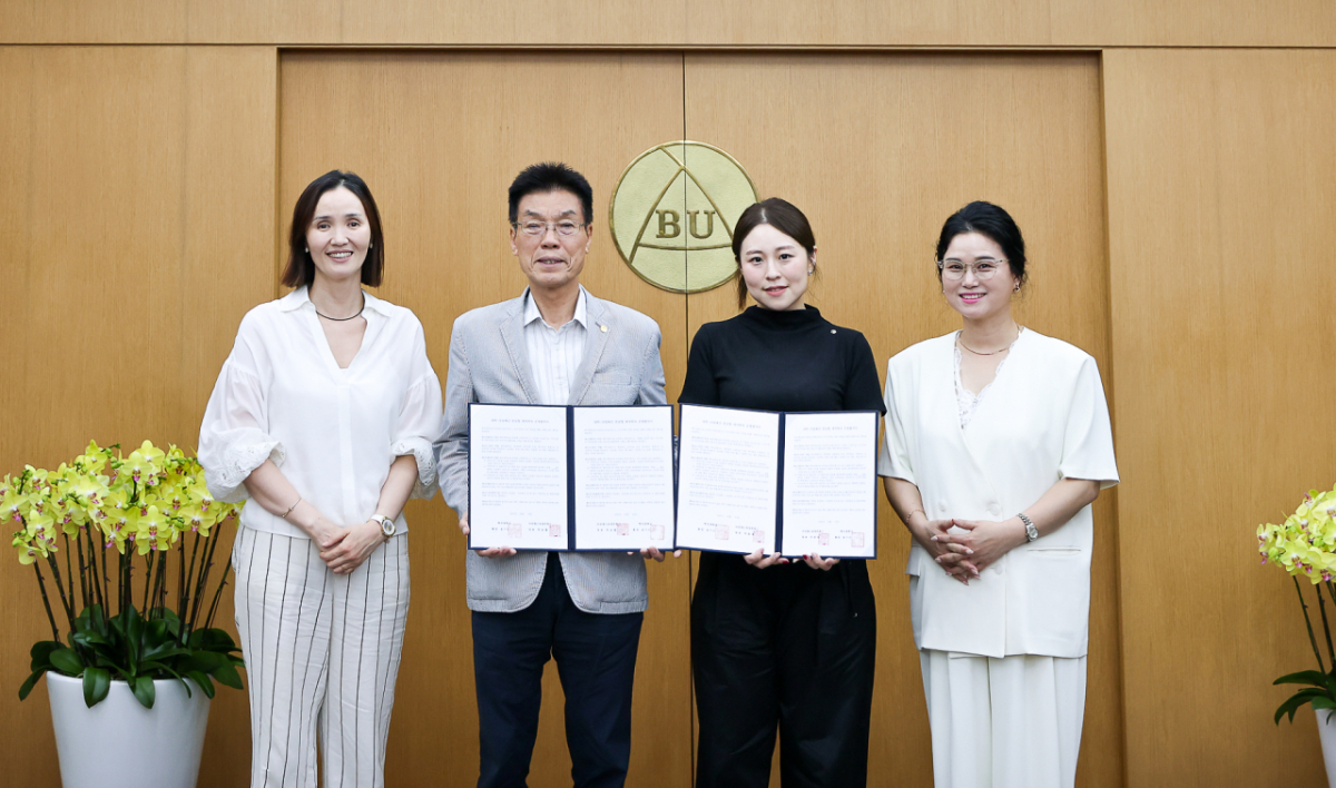 백석대와 박승철헤어스투디오 관계자들이 업무협약 후 기념촬영하고 있다./사진제공=백석대