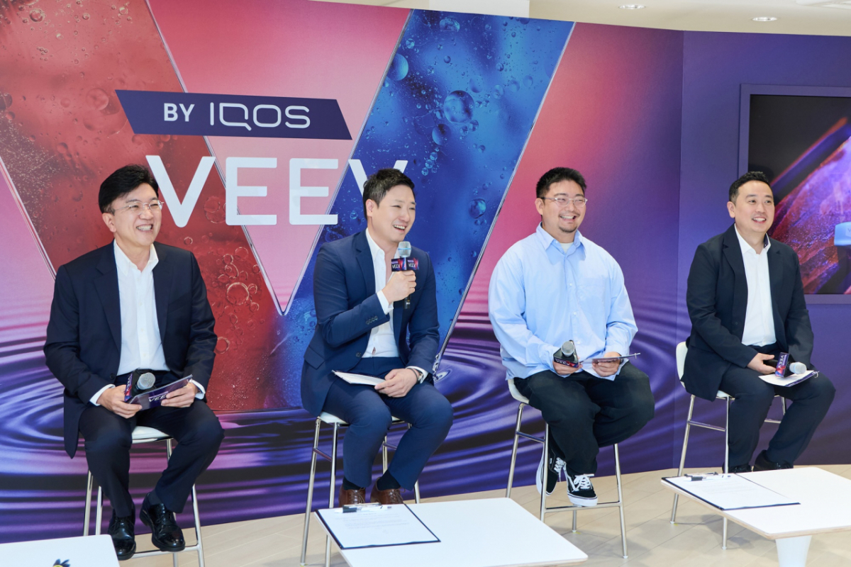 지난 19일 서울 강남구 신사동 아이코스스토어 가로수길점에서 열린 한국필립모리스 출입기자단 간담회에 참석한 김주한 대외정책 및 홍보부사장(왼쪽부터), 김태형 소비자경험 총괄 상무, 김기백 뉴 프로덕트 시니어 매니저,김재현 과학커뮤니케이션 부장/사진=한국필립모리스