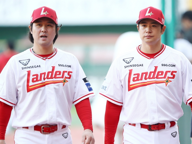 SSG 랜더스 최정(왼쪽)과 김재환. /사진=SSG 랜더스 제공