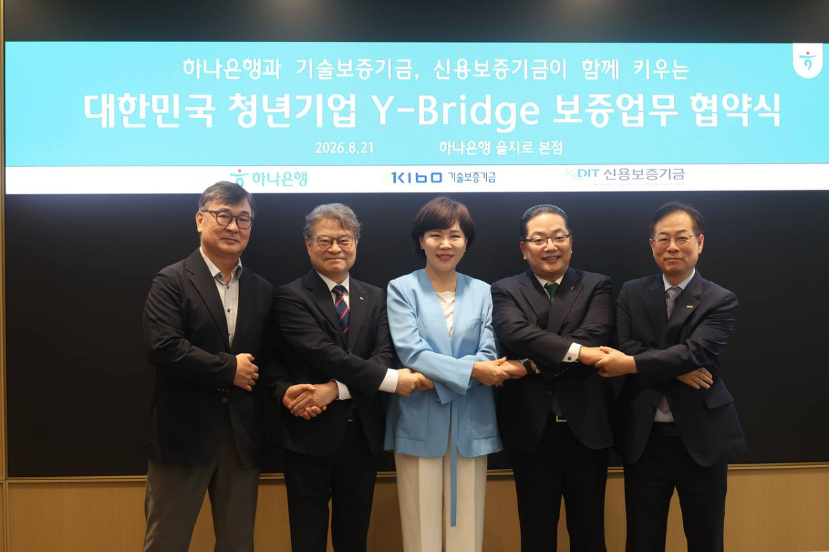 전현희 더불어민주당 의원과 하나은행·기술보증기금·신용보증기금은 21일 서울 중구 하나은행 을지로 본점에서 청년창업 지원을 위한 특별출연금 협약을 체결했다. /사진=의원실 제공