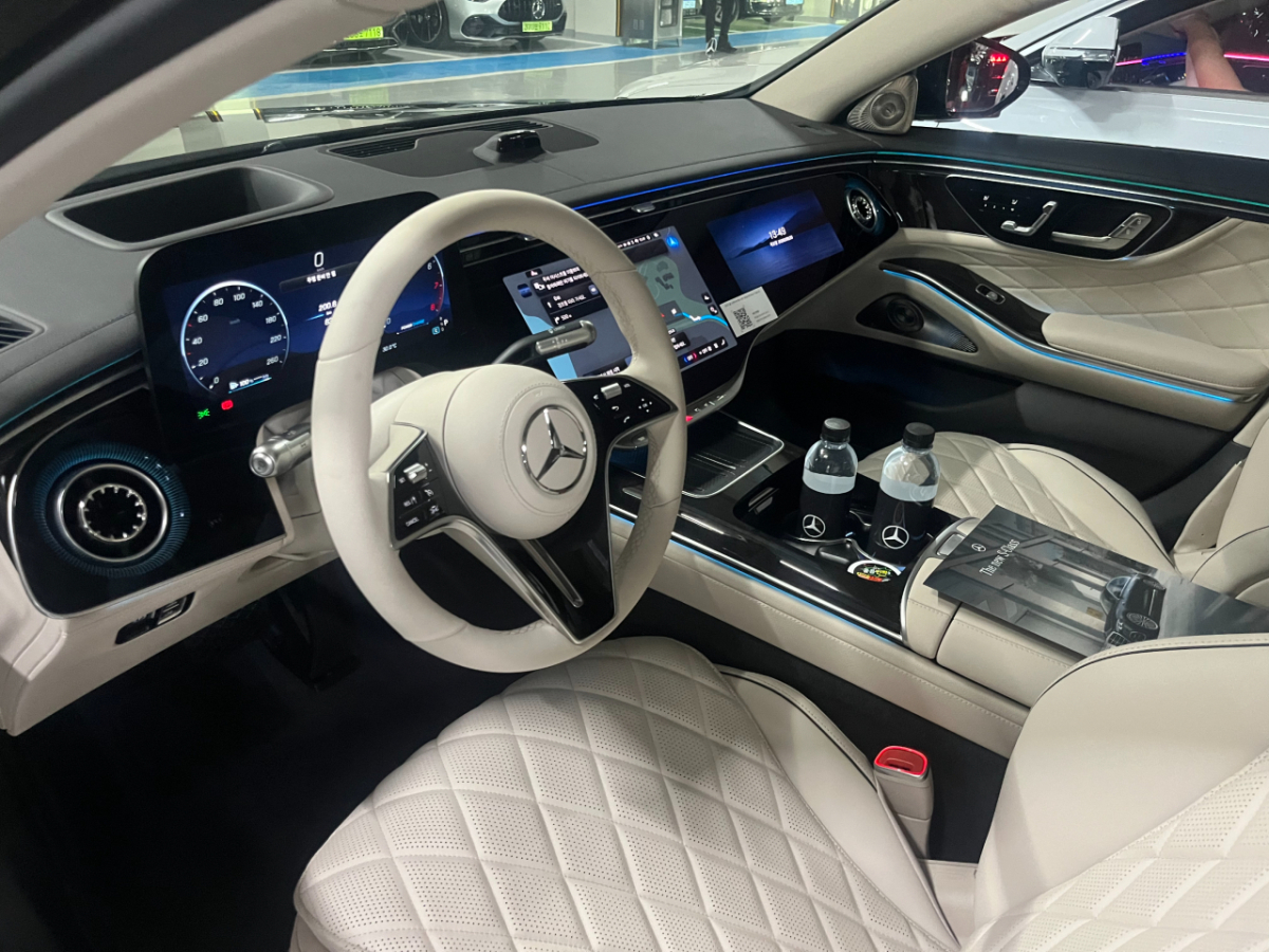 '더 뉴 벤츠 S500' 내부./사진=이정우 기자