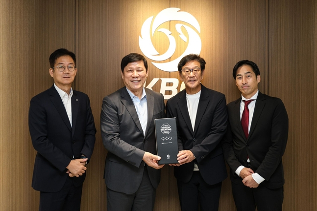 박근찬 KBO 사무총장(왼쪽부터), 허구연 총재, 구리야마 히데키 닛폰햄 CBO, 나리타 겐타로 PLM 대표/사진=KBO
