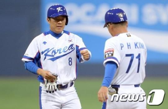대표팀 당시 정근우 위원(왼쪽). /사진=뉴스1 제공