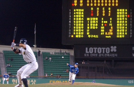 2, 3위 팀 맞대결에도 한산했던 2004년 프로야구 풍경. /사진=삼성 라이온즈 제공