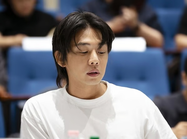 배우 유아인이 영화 '뱀피르' 대본 리딩에 참여한 모습 / 사진=NEW