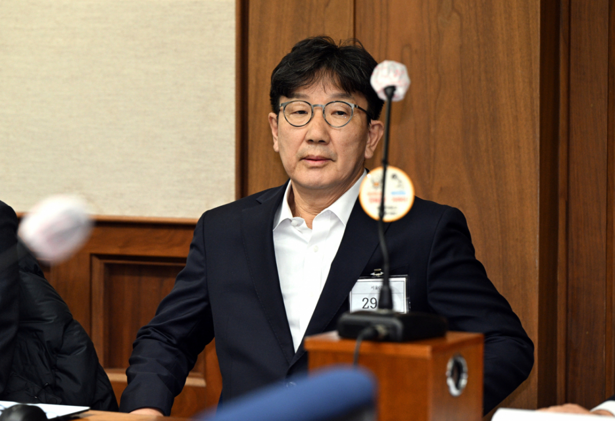 권성동 국민의힘 의원이 3일 서울 서초동 서울중앙지법에서 통일교로부터 불법 정치자금을 수수한 혐의 사건 1차 공판에 출석해 자리에 앉아 있다 /사진=뉴스1