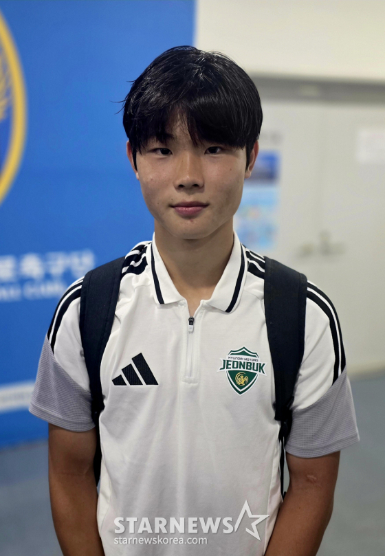 지난달 18일 인천축구전용경기장에서 열린 인천 유나이티드전을 마친 뒤 취재진과 만난 전북 현대 김예건. /사진=김명석 기자