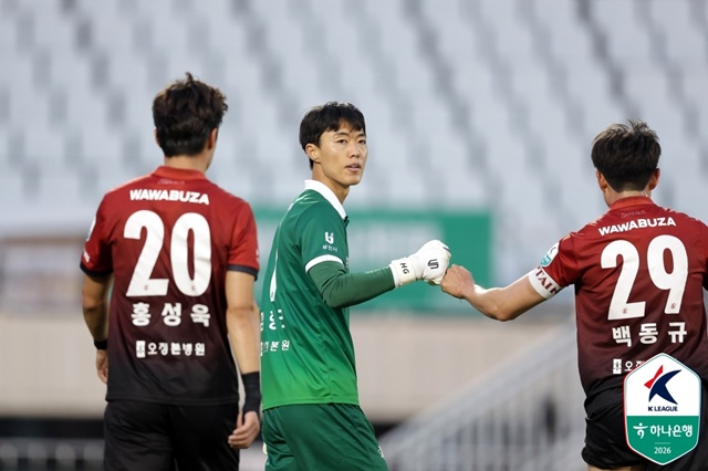 김형근(가운데). /사진=한국프로축구연맹 제공