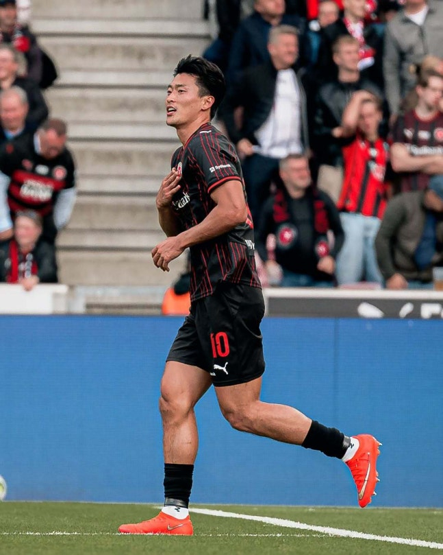 조규성이 지난 21일(한국시간) 덴마크 헤르닝 MCH 아레나에서 열린 2026~2027시즌 유럽축구연맹(UEFA) 콘퍼런스리그(UECL) 플레이오프 1차전 리예카(크로아티아)와의 홈 경기에서 골 세리머니를 하고 있다. /사진=미트윌란 공식 SNS 갈무리