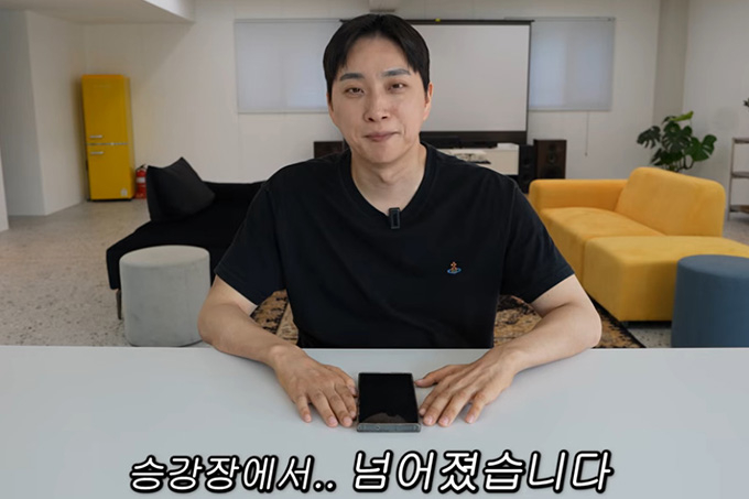 전신마비 장애인 유튜버 박위(39)가 KTX 하차 과정에서 발생한 사고 영상을 공개했다가 논란에 휩싸인 가운데 자폐 아동을 둔 한 부모가 박위의 행동에 일침을 가했다. /사진=유튜브 채널 '위라클 WERACLE' 영상