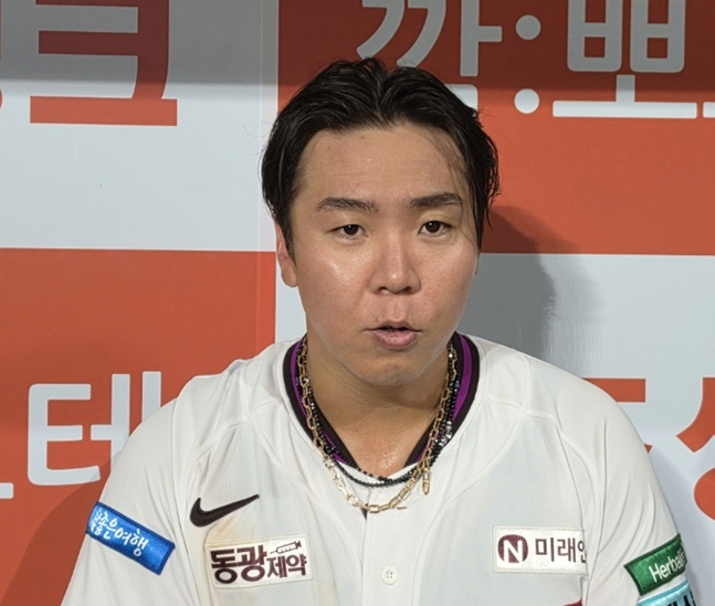 23일 KIA전을 마치고 수훈 선수 인터뷰를 하고 있는 김재현. /사진=박수진 기자