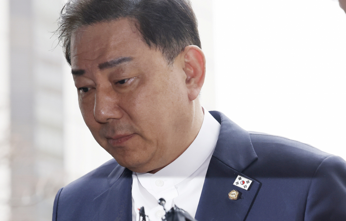 정치자금법 위반 등 각종 비위 의혹을 받는 김병기 무소속 의원이 4월10일 서울 마포구 공공범죄수사대에서 열린 7차 피의자 조사에 출석하고 있다./사진=뉴시스.
