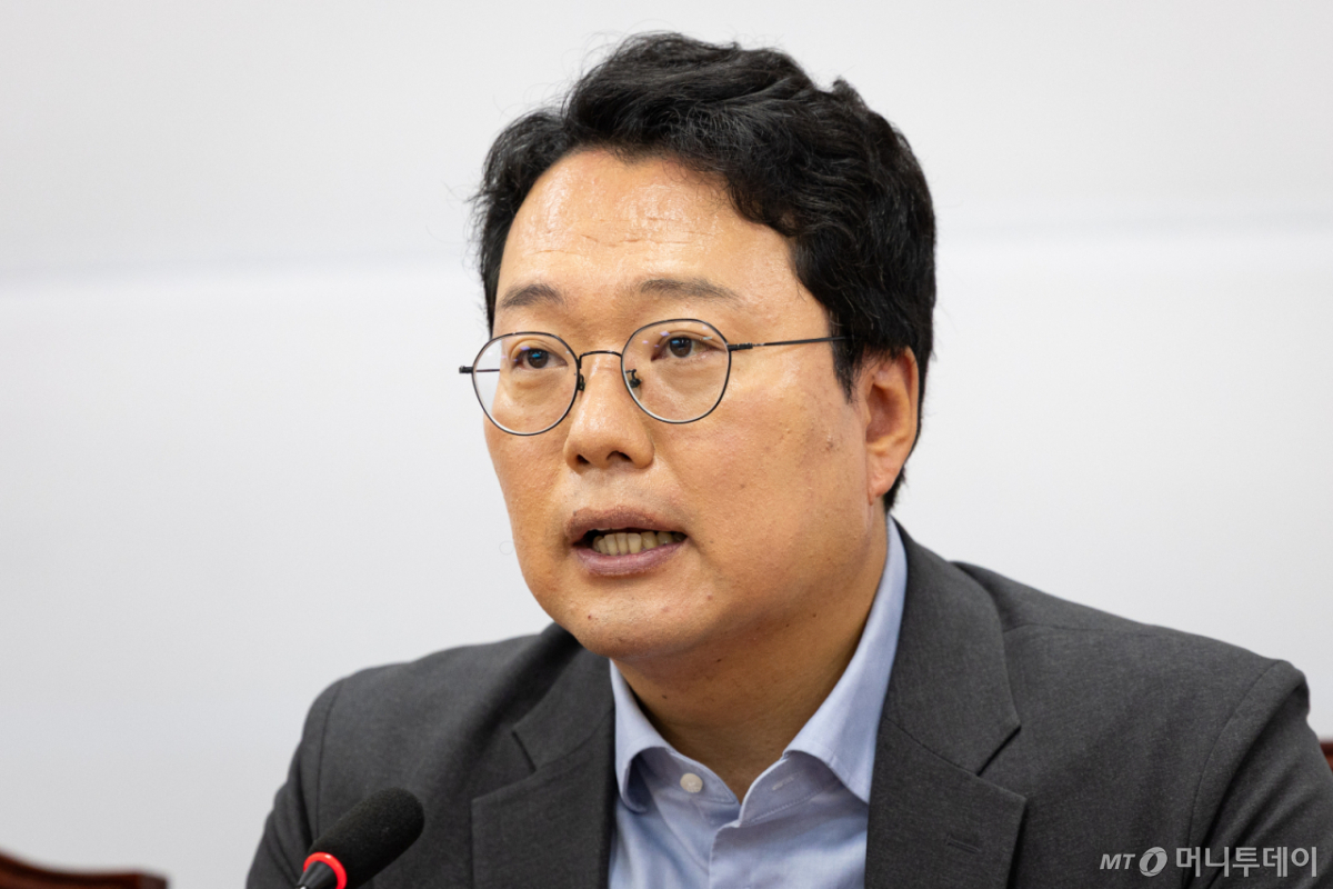 (서울=뉴스1) 유승관 기자 = 천하람 개혁신당 원내대표가 22일 서울 여의도 국회에서 열린 최고위원회의에서 모두 발언을 하고 있다. 2026.6.22/뉴스1 Copyright © 뉴스1. All rights reserved. 무단 전재 및 재배포, AI학습 이용 금지. /사진=(서울=뉴스1) 유승관 기자